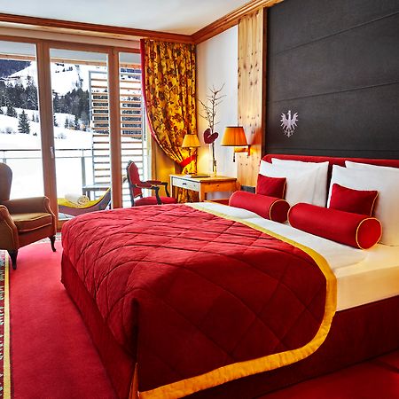 โรงแรมเคมปินสกี้ ดาส ติโรล ยอคแบร์ก ภายนอก รูปภาพ A room at the Hotel de Crillon