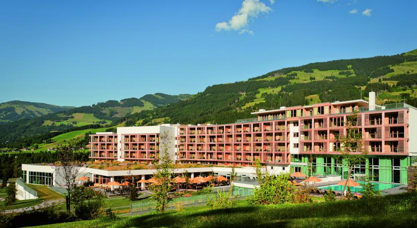โรงแรมเคมปินสกี้ ดาส ติโรล ยอคแบร์ก ภายนอก รูปภาพ The campus of the University of Applied Sciences Vorarlberg