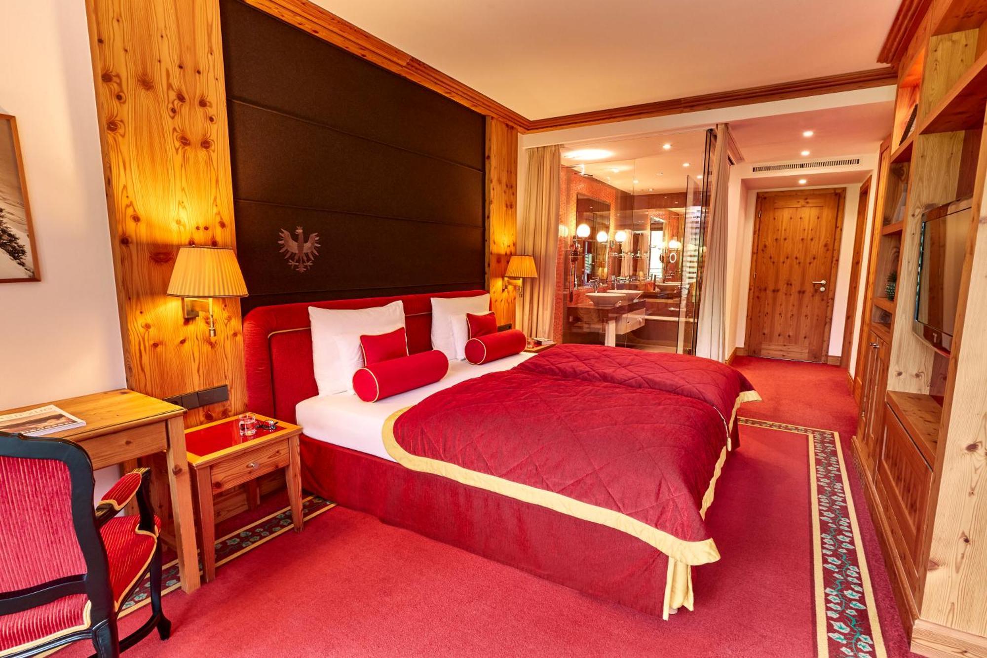 โรงแรมเคมปินสกี้ ดาส ติโรล ยอคแบร์ก ภายนอก รูปภาพ A room at the Hotel Axelmannstein